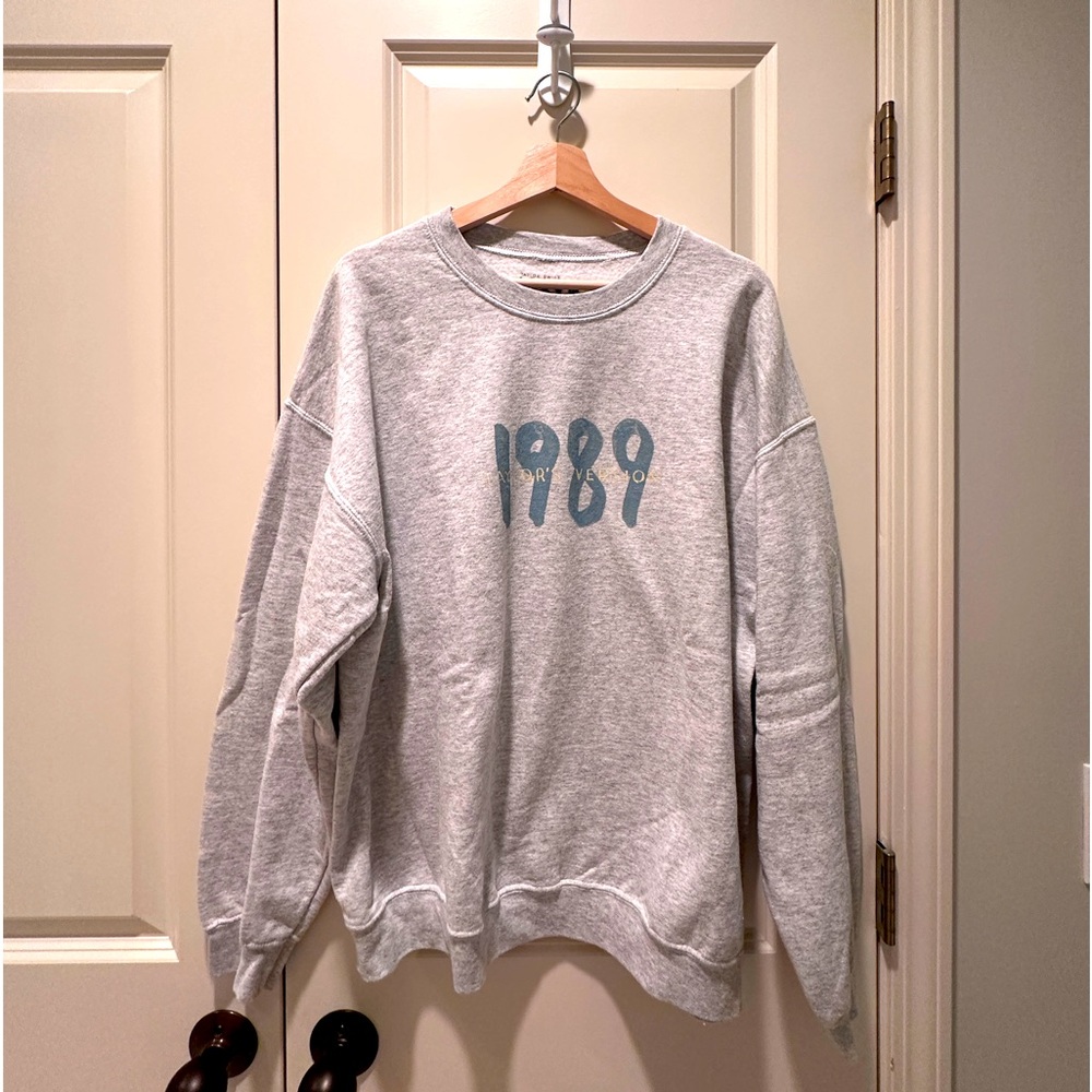 TAYLOR SWIFT OFFICIAL MERCH 1989 crewneck